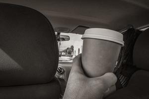 café mexicano para segurar enquanto dirige no méxico. foto