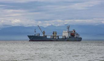 grande navio porta-contentores de carga à vela foto