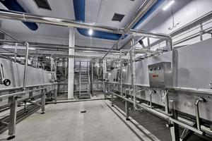 loja de processamento de leite em uma fábrica de processamento de leite foto