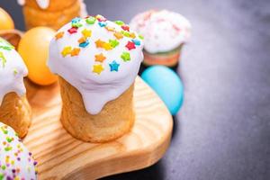 bolo de páscoa kulich pastelaria de férias sobremesa caseira feriado festivo deleite de páscoa foto