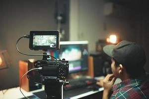 equipamento de cinematografia conjunto de cineasta e cinegrafista trabalhando no estúdio ou criador de conteúdo foto