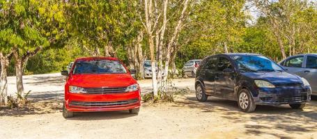 estacionamento com carros jungle para kaan luum lagoon méxico. foto