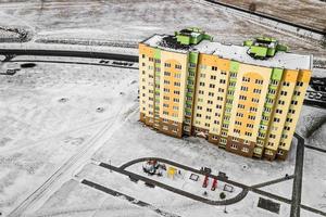 residenciais multicoloridas casas arranha-céus. fotografia aérea com quadcopter foto