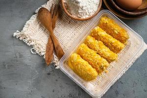 deliciosos risoles ou risol mayo é uma típica comida de rua tradicional indonésia foto