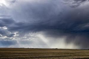 pradaria nuvens de tempestade Canadá foto