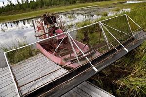 barco de ar de saskatchewan colheita de arroz selvagem foto