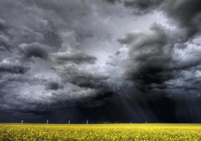 nuvens de tempestade saskatchewan foto