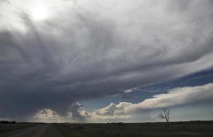 nuvens de tempestade saskatchewan foto