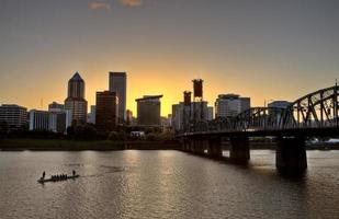 pôr do sol portland oregon foto