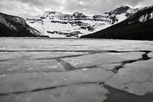 lago cameron no inverno foto