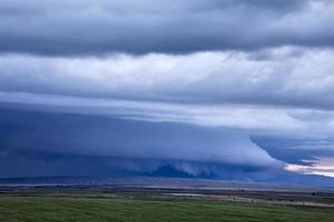 nuvens de tempestade saskatchewan foto