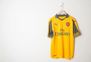 bangkok, tailândia, 18 de janeiro de 2022 - camisa visitante do Arsenal temporada 2016-2017 foto