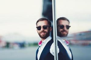 retrato de jovem bonito elegante foto