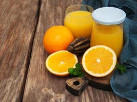 jarra de suco de laranja foto