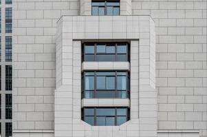 a fachada exterior de um edifício moderno foto