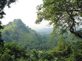 paisagem de montanhas majestosas foto