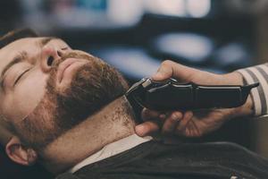 corte de cabelo masculino em casa foto