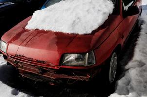 carro enferrujado esquecido foto