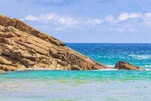 nai thon naithon beach bay turquesa águas claras phuket tailândia. foto