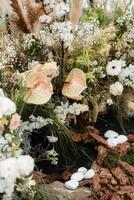 elegantes decorações de casamento feitas de flores naturais foto