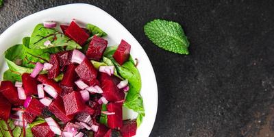 beterraba salada beterraba, folhas verdes alface fresco dietético refeição saudável foto