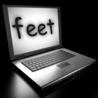 palavra de pés no laptop foto