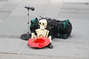 músico de rua em viena na rua foto