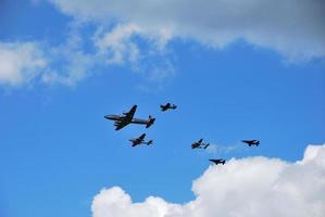 muitos aviões militares foto