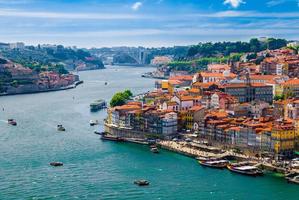 portugal, porto em junho, rio douro, vista panorâmica da cidade velha, centro turístico do porto foto