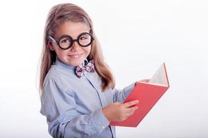 garota feliz com um livro, de volta à escola foto