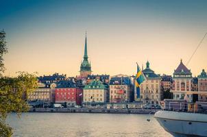 bairro antigo gamla stan com edifícios tradicionais, estocolmo, suécia foto