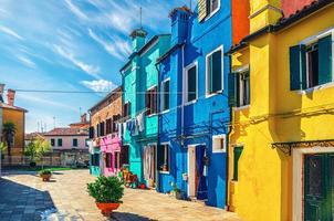 casas coloridas da ilha de burano foto