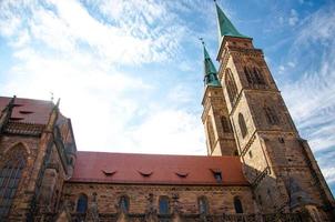 rua igreja sebaldus na cidade velha nuremberg nurnberg, baviera, alemanha foto