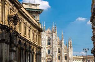 catedral duomo di milano na praça piazza del duomo, milão, itália foto