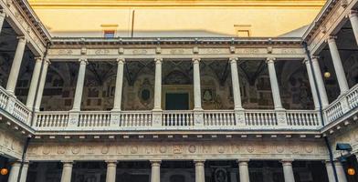 o palácio bo palazzo del bo edifício pátio, sede histórica da universidade de pádua foto