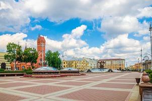 praça da independência no centro da cidade de minsk foto