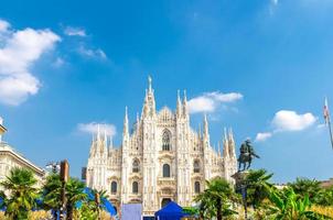 catedral duomo di milano na praça piazza del duomo, milão, itália foto