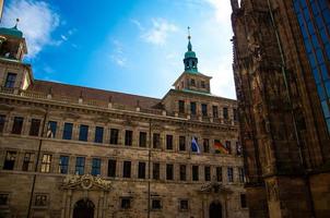 antigo prédio da prefeitura perto de st. Sebaldus Church em Nurnberg, Alemanha foto