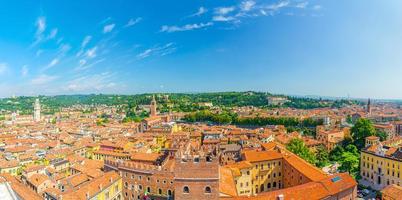 vista panorâmica aérea do centro histórico da cidade de verona citta antica foto