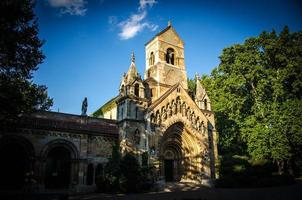 antiga igreja jaki kapolna perto do castelo vajdahunyad em budapeste, hungria foto