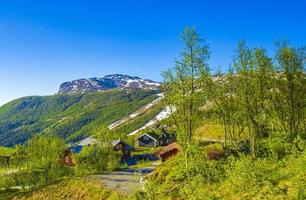 belo panorama da Noruega hemsedal skicenter com cabana de montanhas e cabanas. foto