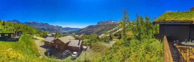 belo panorama da Noruega hemsedal skicenter com cabana de montanhas e cabanas. foto