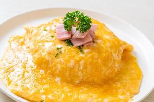 omelete cremosa com presunto com arroz foto