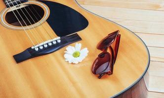 detalhe da guitarra clássica com profundidade de campo rasa foto