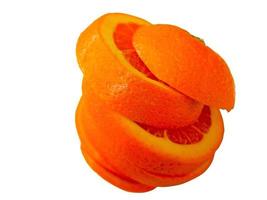 fatia de laranja isolada no fundo branco foto