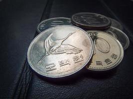 moeda coreana dinheiro da coreia, moeda, conceito, negócios foto
