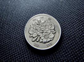 moeda de 100 ienes japoneses foto
