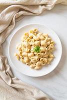 macarrão e queijo com ervas foto