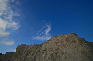 rochas e céu azul foto