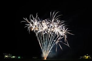 grandes fogos de artifício brilhantes foto